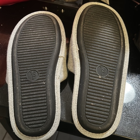 Victoria’s Secret slippers - Picture 4 of 6